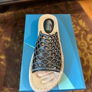 New- Never Worn- Cliffs Carissa Sandal